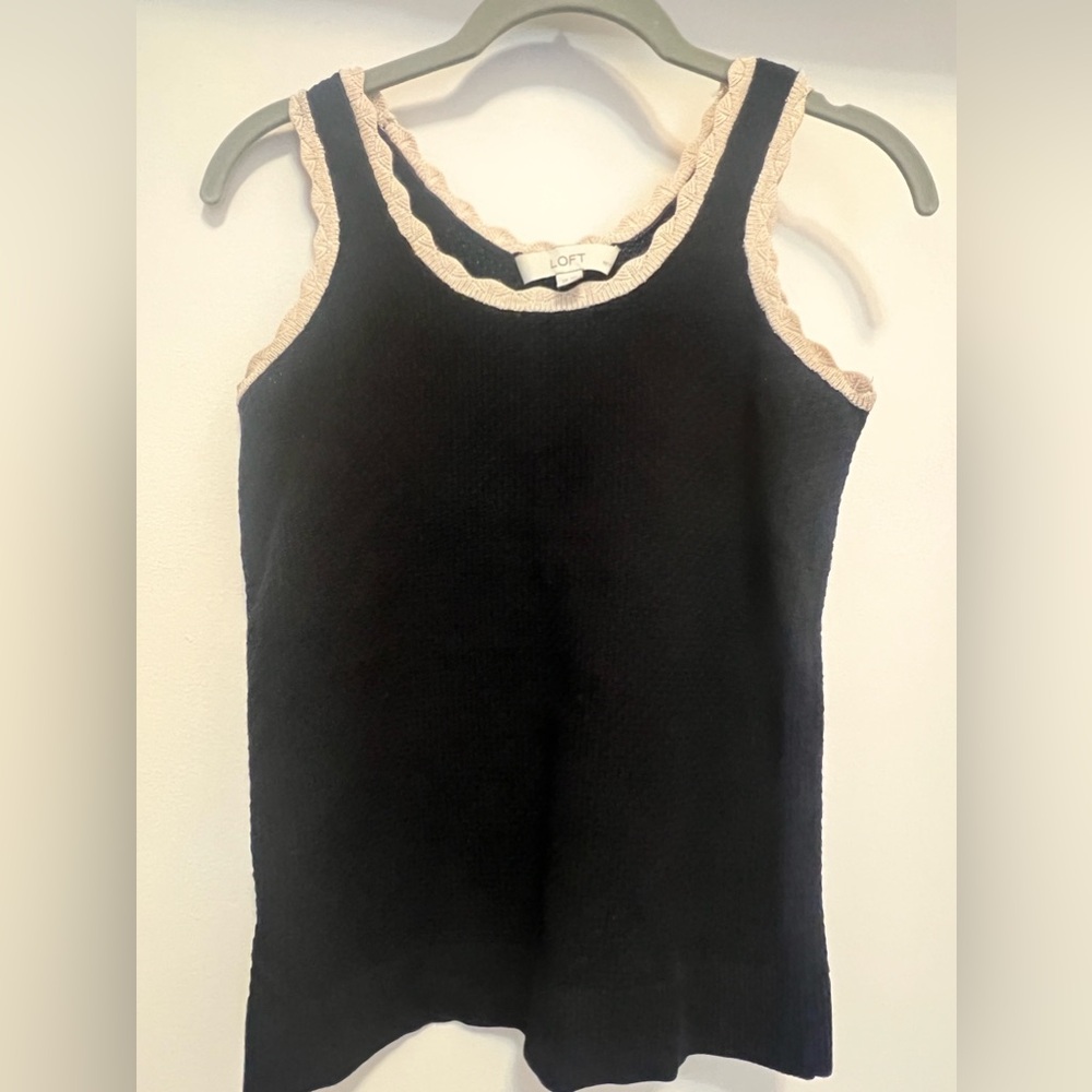 LOFT New with out tag Scallop Sweater Tank size petite S